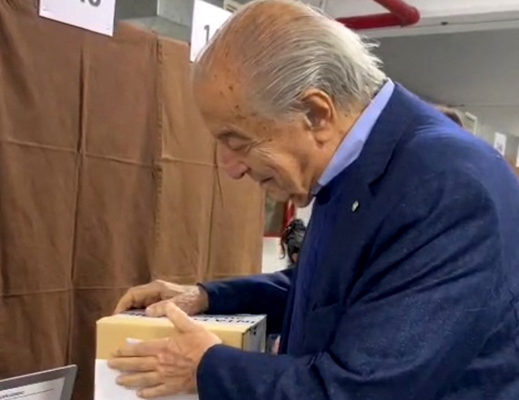 Más de 16.200 afiliados participaron de la elección del Sindicato de Comercio porteño. La Lista Azul renovó el mandato de Armando Cavalieri y Carlos Pérez, en el tercer desafío interno consecutivo que enfrenta el histórico dirigente.