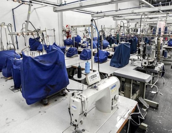 Una de las mayores contracciones se produjo en el sector confeccionista. Durante agosto empleó solamente a 52 trabajadores, un 51,4% menos que el mes anterior y un 79,2% por debajo del nivel registrado un año atrás.