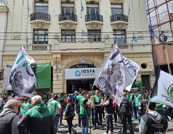 “Pretenden hacer lo mismo que con ANDIS, destruyen lo público para hacer caja con lo privado. Destruyen la obra social para darle las prestaciones a dos gerenciadoras amigas. Ese es el curro”, remarcó el titular de ATE, Rodolfo Aguiar.