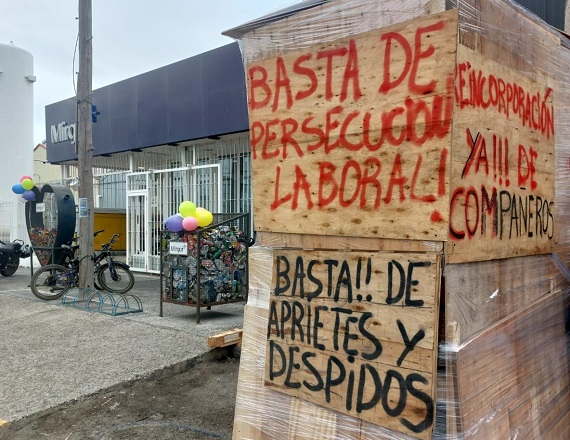 “La empresa se reunió con las otras 3 razones sociales y fueron informadas del cambio de razón social. A nosotros no nos informaron nada, ni si quiera a los 2 Delegados que sí pueden ingresar”, indicó el Delegado de Mirgor, José Arenas.