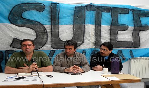 Héctor López Auil (izq.), Horacio Catena (ctro.) y Gustavo Gomez Franco (der.) dirigente del SUTEF
