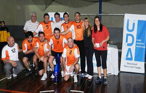 8 equipos participaron de las finales y semifinales