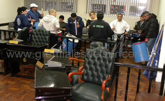 Militantes de ATE en el Concejo Deliberante de Río Grande 