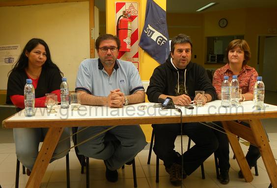 Dirigentes del SUTEF en conferencia de prensa en Río Grande