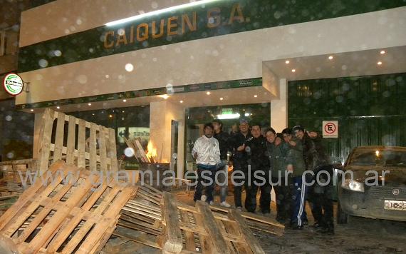 Camioneros estableció piquetes en todas las empresas del sector