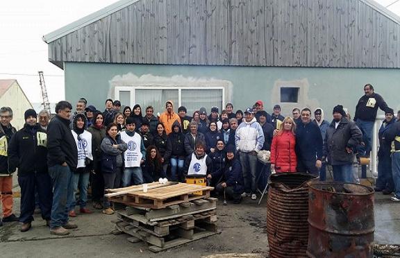 Dirigentes y militantes de ATE se manifestaron en Vialidad Provincial. Foto: ATE Río Grande