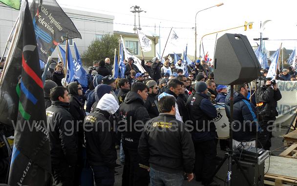 La referencia a los trabajadores despedidos de TV Fuego fue el común denominador de los oradores