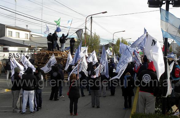 La avenida Perito Moreno estuvo cortada al tránsito vehicular en sus sentdios