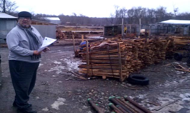 Jorge Cuello, Secretario General de los Madereros notificando a empresas en Tolhuin