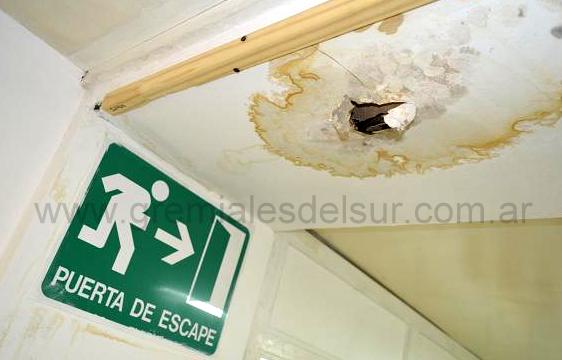 La lluvia de los últimos días agravó la rotura en el cielorraso