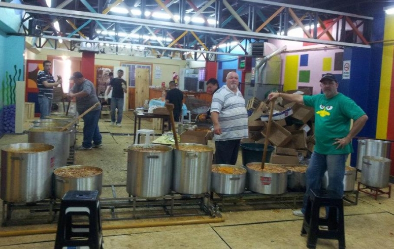 En Tolhuin se entregaron 130 porciones de locro 
