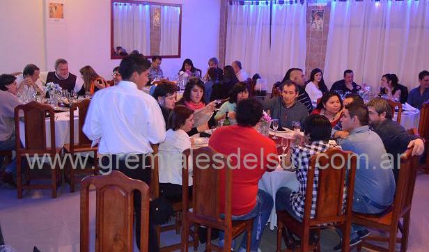 Los trabajadores fueron agasajados con una cena en un salón de fiestas en el centro de Río Grande