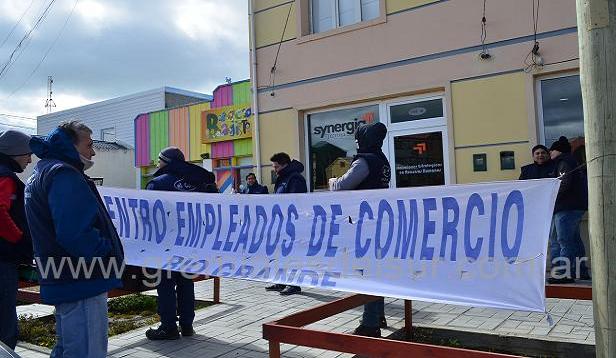 El CEC se manifestó en la empresa Synergia, en Pelegrini al 100, en Chacra II