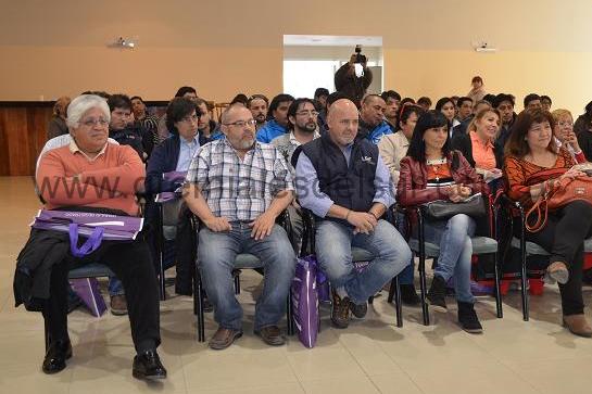 Varios dirigentes gremiales asistieron a la disertación del Dr. Navone