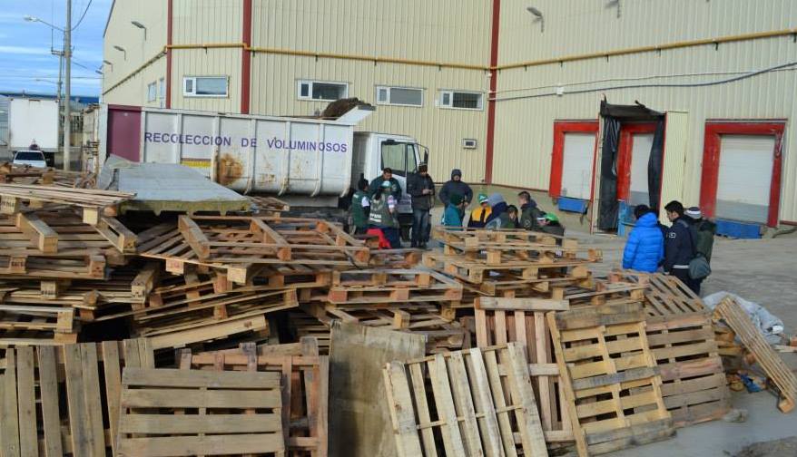 Camioneros realiza medidas de fuerza, por distintos motivos, en las empresas Mirgor y Gas Austral