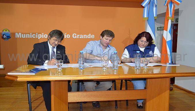 Firma del Convenio para la Profesionalización de Enfermeros en Río Grande