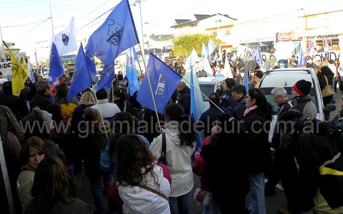 Los trabajadores estatales hicieron sentir la bronca por la situación del IPAUSS 