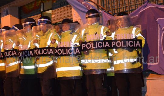 La policía y el servicio penitenciario también recibirán un 28,3% de aumento salarial