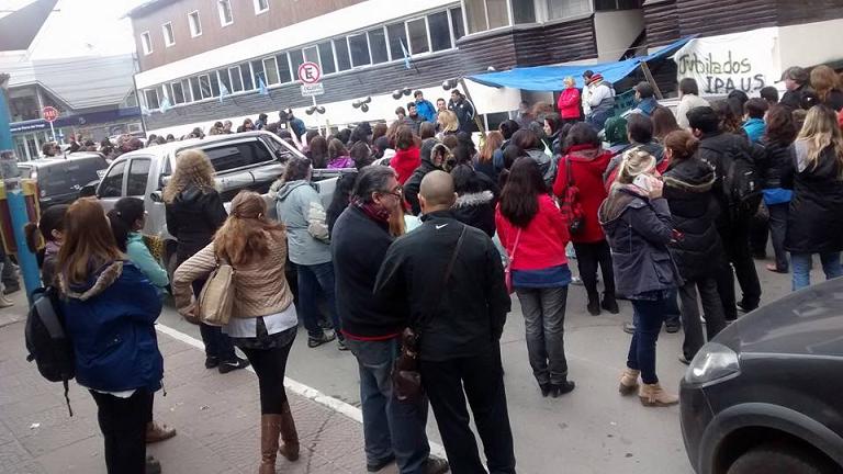 En Ushuaia, SUTEF marchó hasta la Casa de Gobierno