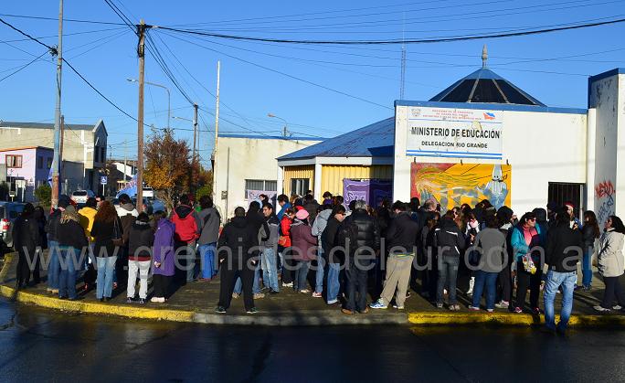 Los docentes de Río Grande, volvieron a rechazar la oferta salarial del Gobierno provincial