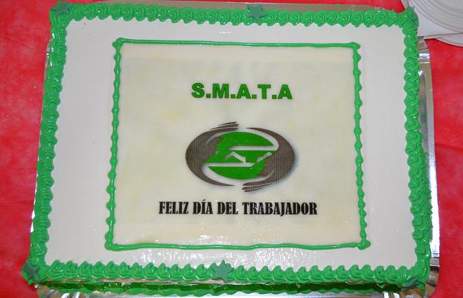 No faltó la torta por el Día del Trabajador en SMATA