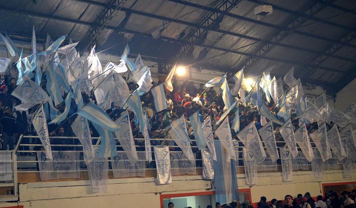 La tribuna del Spotivo estuvo llena de militantes del CET