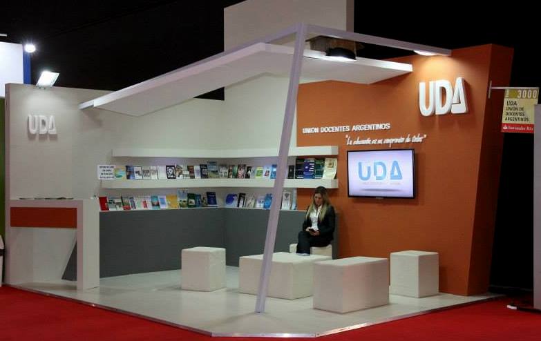 Stand de la UDA en la Feria del Libro 41º edición año 2015
