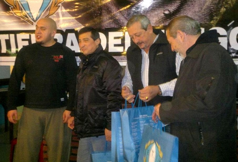 Los dirigentes locales de SETIA entregaron obsequios a los integrantes del Secretariado Nacional que visitaron Río Grande