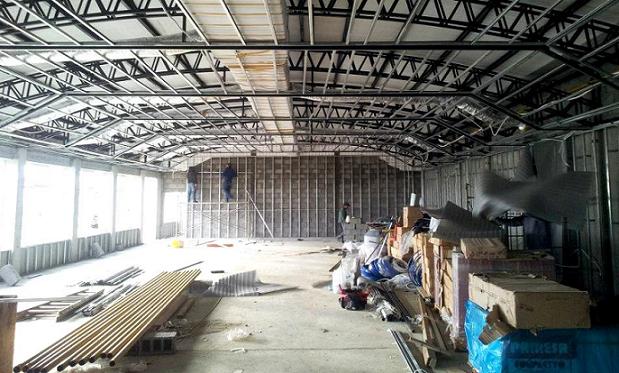 A pesar de las inclemencias climatológicas, continúa la obra del nuevo gimnasio del CEC