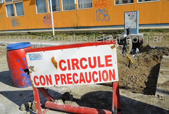 Nicho de gas del Centro Infantil Integrado y un trabajo sin terminar, el caño de gas reemplazado a la vista y sin estar cubierto