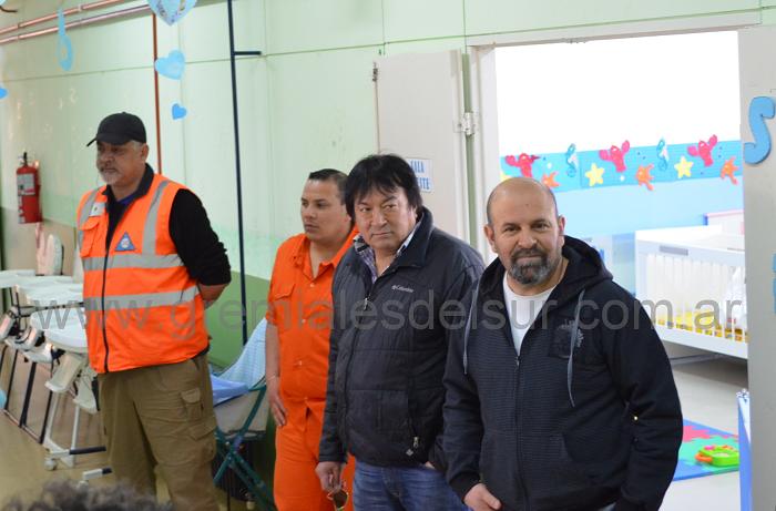 Dirigentes de ATE, aguardando la presencia de los inspectores del Ministerio de Trabajo de la provincia