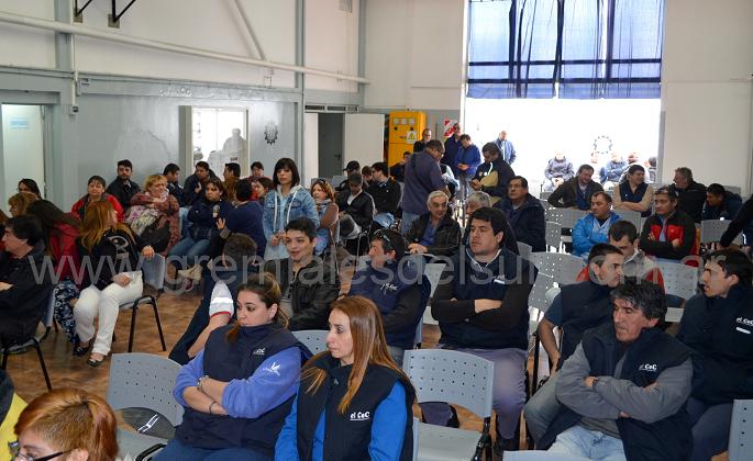 Trabajadores de distintas organizaciones sindicales asistieron a la presentación de la iniciativa de Oscar Martínez