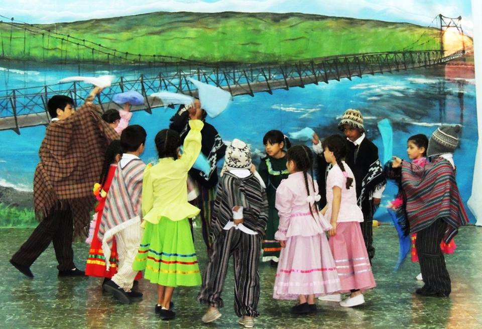 El cierre de las actividades del Taller de Danzas Nativas y Folklore del SUTEF,  se realizó en el C.E.N.S. Nº 18. 