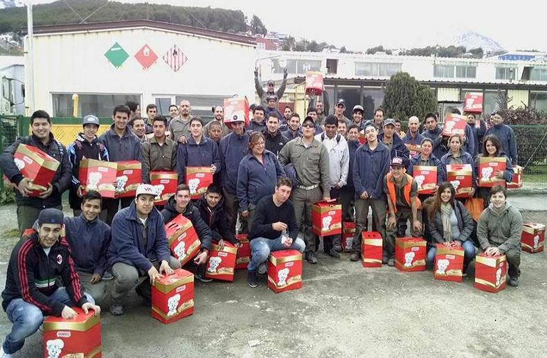 El sindicato de Camioneros realiza la entrega de Cajas Navideñas a sus afiliados tanto en Río Grande como en Ushuaia.  