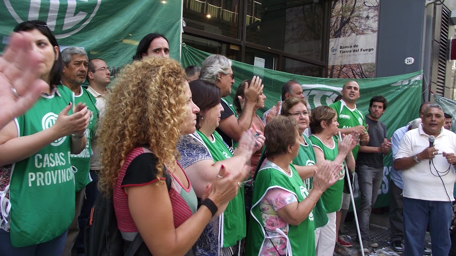 Fuerte reclamo de ATE en Casa Tierra del Fuego. Foto: C. Rojas.