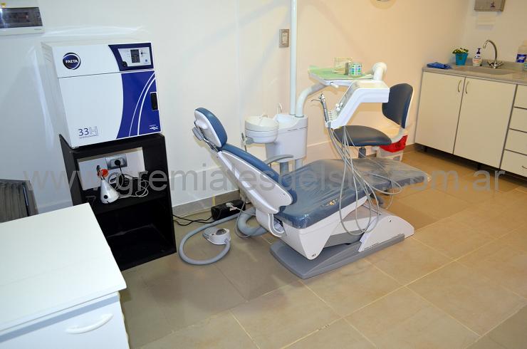 La UTHGRA inauguró un consultorio odontológico con aparatología de última generación.
