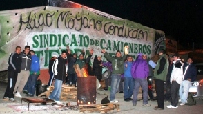 Camioneros en Planta Orion, Ushuaia (foto: tiempogremial.com) 