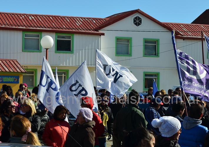 Trabajadores nucleados en UPCN participaron de la protesta en Río Grande.