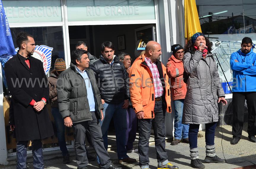 Dirigentes de ATE, SUTEF, APOC, La Bancaria, ATM, PEL, hablaron a los trabajadores en la Delegación de la Legislatura.