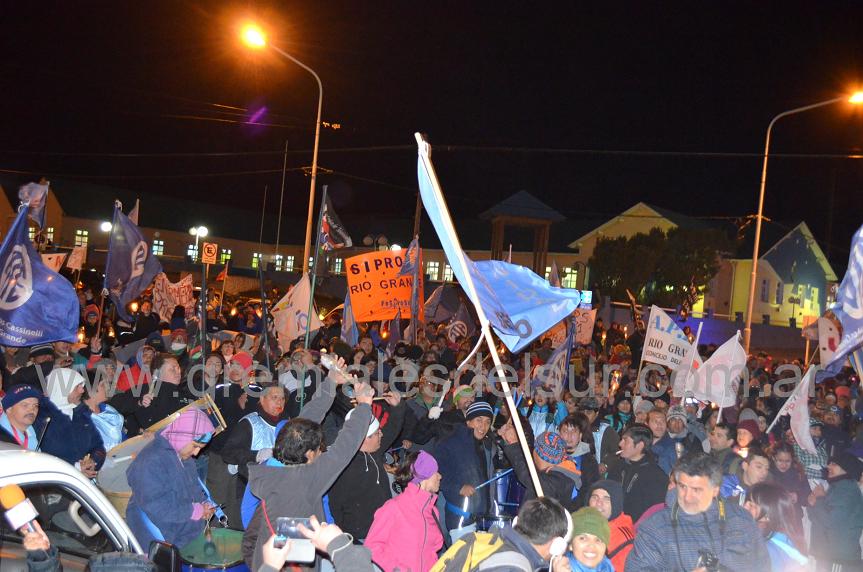 Los trabajadores estatales de Río Grande volvieron a marchar por las calles de ciudad.