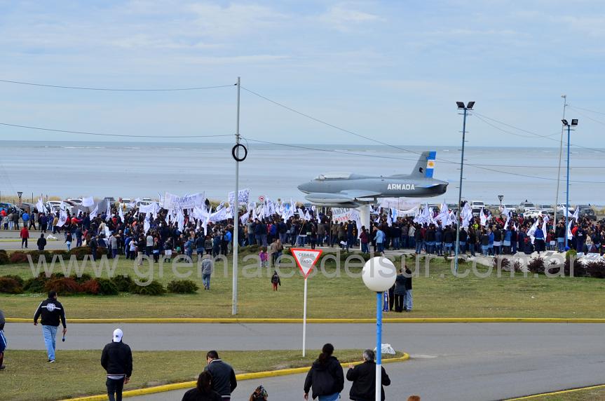 Los metalúrgicos se concentraron frente a la rotonda del avión.