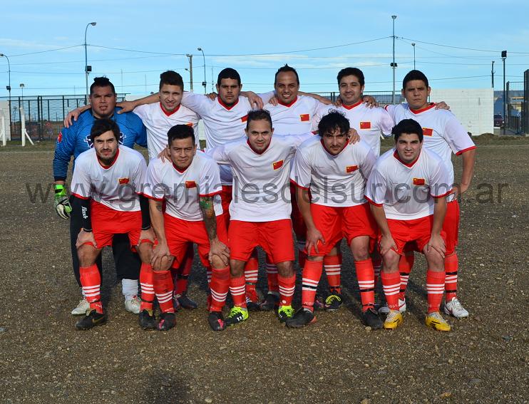 Petroquímico le ganó a Unión 3 a 1 y sigue como único puntero.