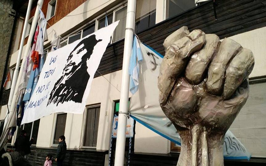 En homenaje a Carlos Fuentealba en Ushuaia también hubo un acto. Foto: Prensa SUTEF.