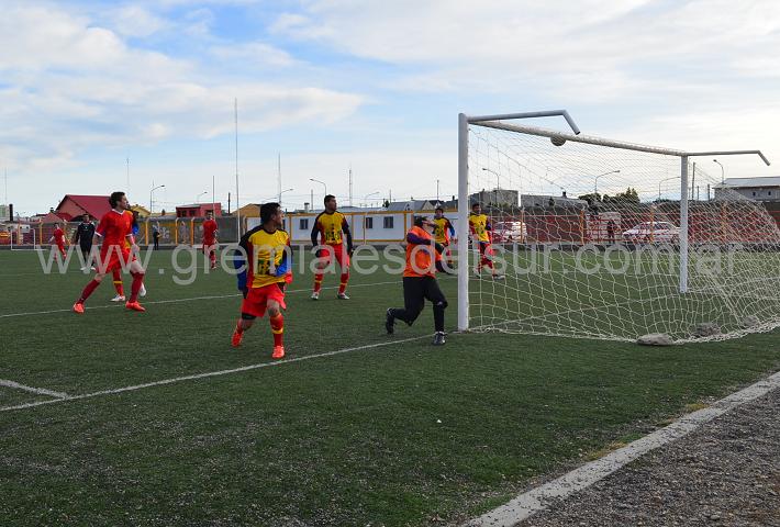 El travesaño salva a Newman, sucedía a los 32