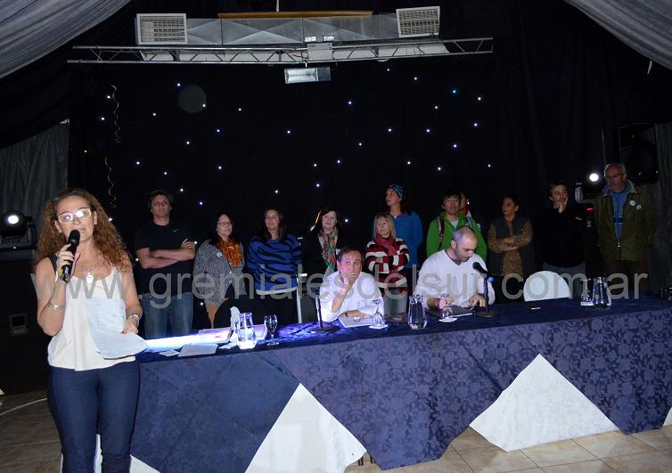 Marcela Carcer del SUTEF, hizo una introducción antes de la disertación de los panelistas.