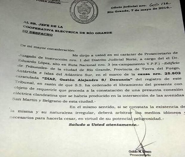 Por orden de la Justicia, en virtud de una denuncia del Ministro Díaz, la Cooperativa Eléctrica procedió a cortar la energía eléctrica en el acampe de San Martín y Belgrano en Río Grande.
