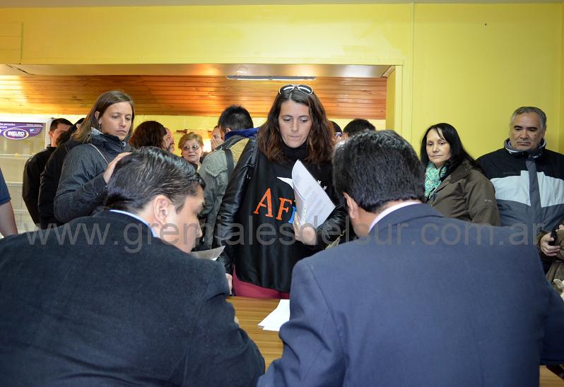 Nadine Calvo, de AFEP, deja sin respuestas al Dr. Álvarez al presentar personería gremial nacional.