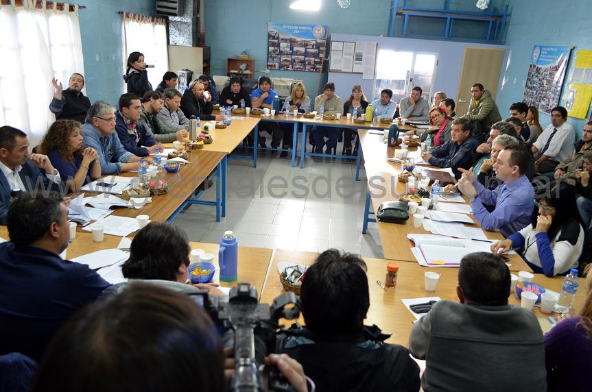 Reunión de Gobierno con gremios en la sede de ATSA en Río Grande.