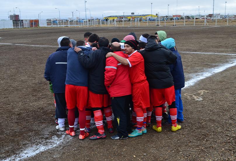El equipo de Petroquímico Chinese le ganó 3 a 0 a Libertad y se despidió de la “B” dando la vuelta olímpica en la cancha del Cono de Sombra. 