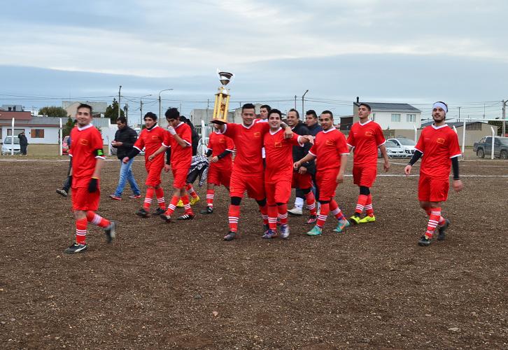 El equipo de Petroquímico Chinese le ganó 3 a 0 a Libertad y se despidió de la “B” dando la vuelta olímpica en la cancha del Cono de Sombra. 